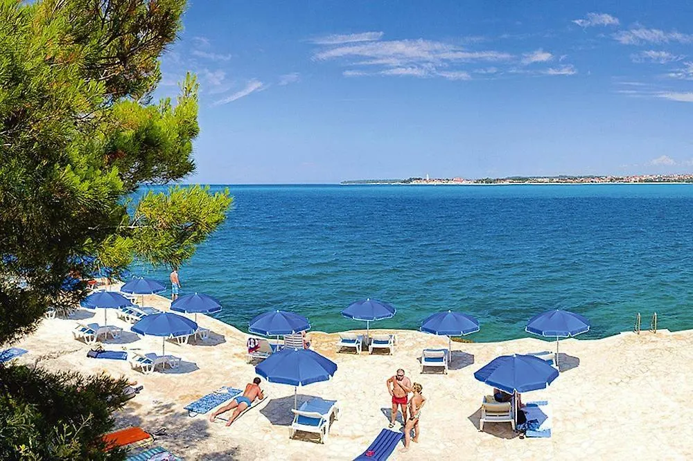 Holiday Resort Lanterna Sunny Resort By Valamar Sunset Porec Cis01221 Cya 0*,  Kroatien